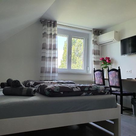 Monostor Panzio Bed & Breakfast Komarom Ngoại thất bức ảnh