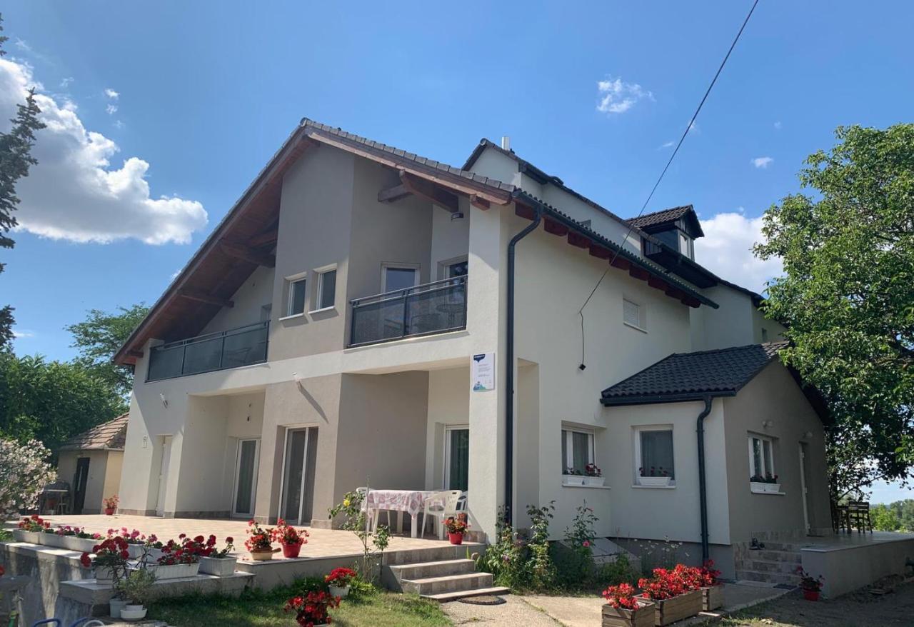Monostor Panzio Bed & Breakfast Komarom Ngoại thất bức ảnh